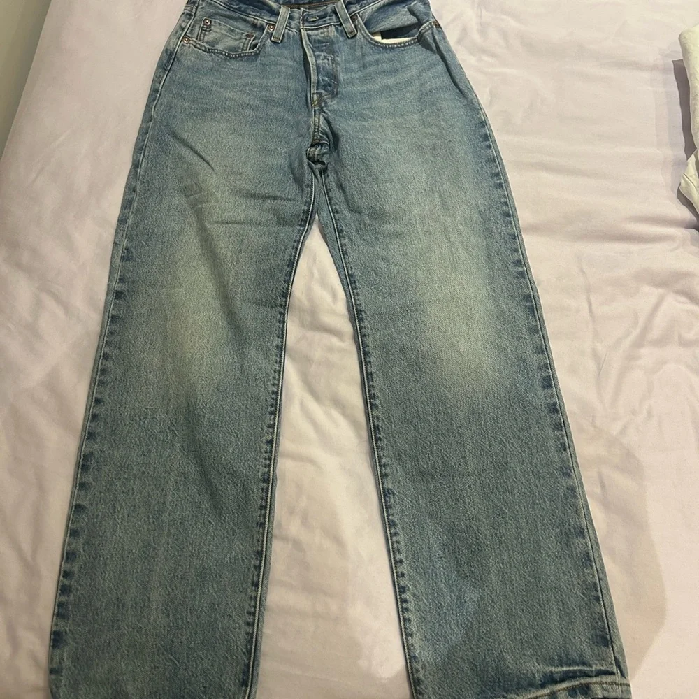 Levi's Women's Straight Jeans in Light Blue - Picture 2 of 4